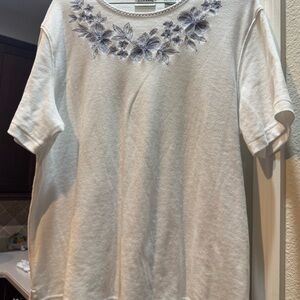 VTG white short sleeve top blue floral embroidery beaded embellishments Sz L